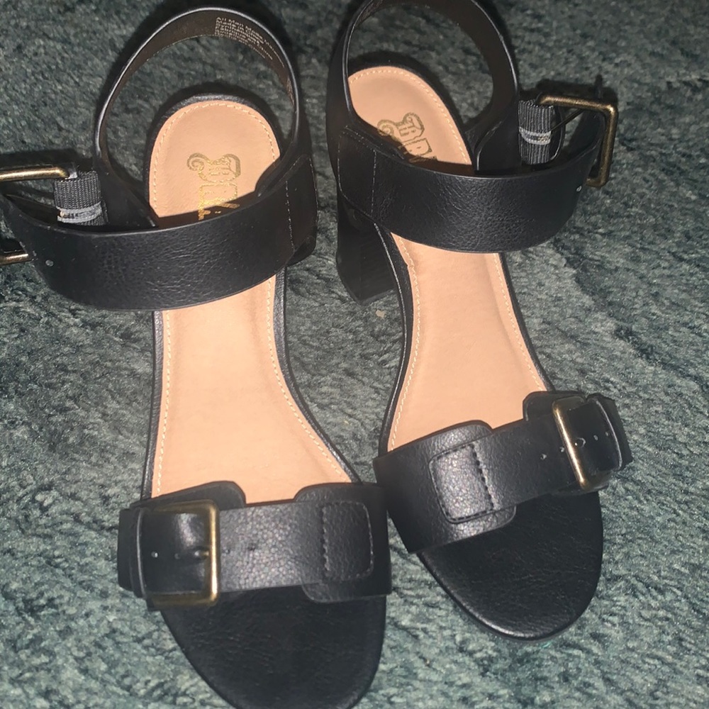 Black buckle strap open toe heels